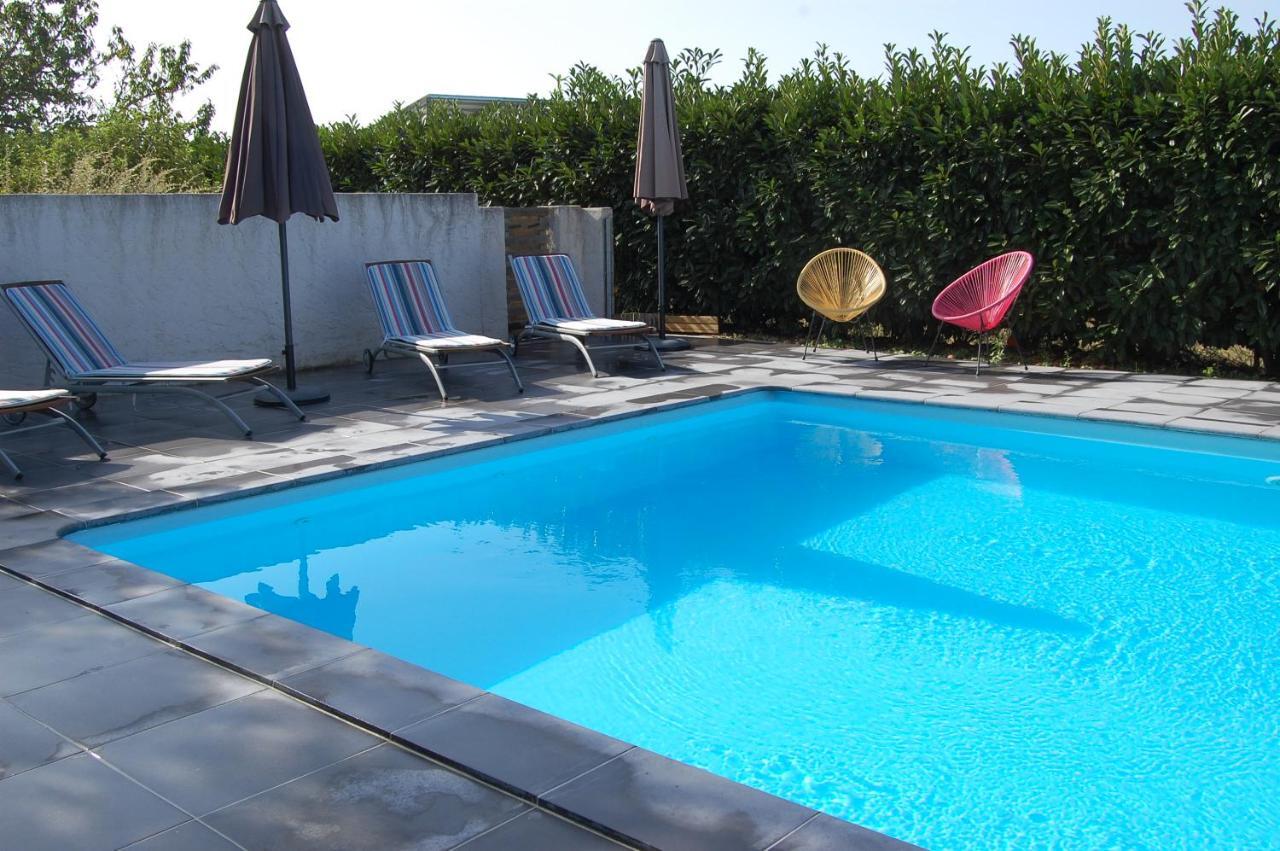 Le Comptoir Des Ecoliers Bed and Breakfast Gémozac Exteriör bild