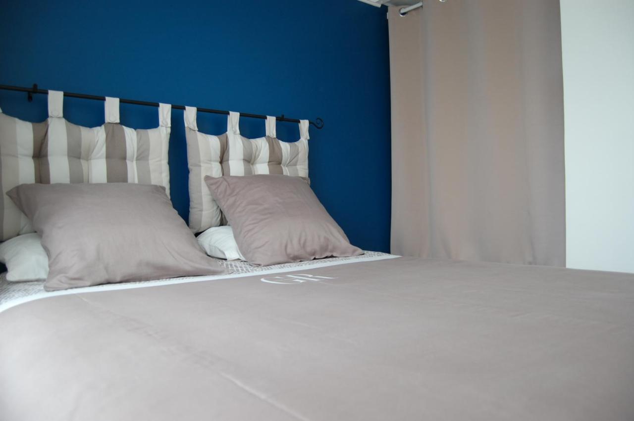 Le Comptoir Des Ecoliers Bed and Breakfast Gémozac Exteriör bild